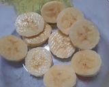 Foto del paso 3 de la receta: Frutillas con banana y crema rosa