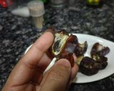 A picture of step 2 of Dates paan bites.