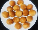 A picture of step 5 of Korean cheese balls.
