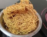 A picture of step 4 of Kathiyavadi Tikha Gathiya.