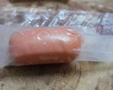 Hình bước làm 1 của món Xúc xích cuộn bánh tráng chiên giòn