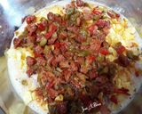 Foto del paso 2 de la receta Tortilla con pimientos del piquillo y chorizo #platounico
