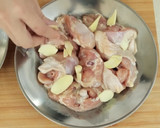 Foto langkah ke 5 dari resep Ayam Kukus Jahe Devina Hermawan.