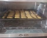 Foto langkah ke 5 dari resep Soes kering isi coklat.