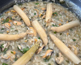 Foto del paso 5 de la receta: Arroz salsa verde y almejas