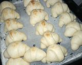 Foto del paso 4 de la receta: Medialunas con harina para pizza y aceite