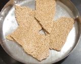 તલ ની ચીક્કી (Til Chikki Recipe In Gujarati) રેસીપી સ્ટેપ2ફોટો