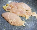รูปขั้นตอนการทำที่ 1 ของ อกไก่หมักงาย่าง กับเครื่องเคียงเกาหลี low carb
