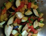 A picture of step 3 of Baigan allu matar ki sabji.