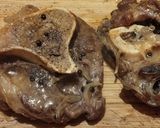Une image de l'étape 1 de Jarret de bœuf braisé à la bière.