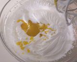 Foto del paso 13 de la receta Tarta de mousse de frambuesa y mango y bizcocho de pistachos