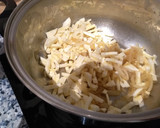 Foto del paso 2 de la receta: Sopa de chirivía y cebolla caramelizada
