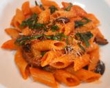 Foto del paso 7 de la receta: Penne rigate con tomate a la albahaca, parmesano y aceitunas