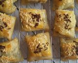 Foto langkah ke 3 dari resep Bolen pisang praktis.