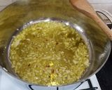 Foto del passaggio 2 della ricetta Risotto alla milanese