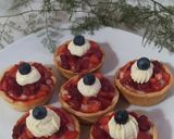 Foto del paso 5 de la receta: Tartitas Con Crema Pastelera Y Frutillas Para "El Día Del Amigo ❤️"