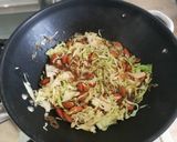Foto del passaggio 2 della ricetta Bucatini inaspettati con cavolo cappuccio e mandorle