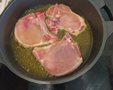 Foto del paso 2 de la receta: Chuletas de lomo a los 3 vasitos