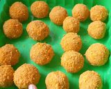 Foto langkah ke 3 dari resep Banana Chocolate Balls.