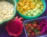 Foto langkah ke 1 dari resep Salad buah praktis dan sederhana.