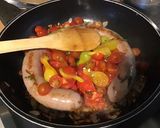 Une image de l'étape 10 de Saucisse à l'ancienne aux trois tomates, ail fumé, oignon de roscoff et romarin frais.