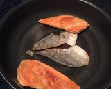 รูปขั้นตอนการทำที่ 1 ของ ปลาแซลมอนอบเห็ด鮭のホイル焼き