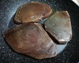 Foto del paso 2 de la receta: Filetes de atún a la plancha