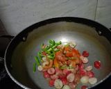A picture of step 1 of Karounde ki meethi khatti chutney.