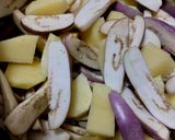 A picture of step 1 of Aloo Baingan.