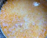 Foto langkah ke 3 dari resep Salmon garlic butter milk rice / Salmon risotto MPASI.