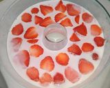 Foto langkah ke 2 dari resep Pudding Strawberry (Dengan Vla).