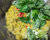 Foto langkah ke 4 dari resep Usus Ayam Bumbu Kuning daun kemangi💛.