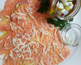 Foto del paso 2 de la receta: Marinado de salmón con queso aromatizado