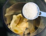 A picture of step 1 of Banana shake.