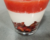 Foto del paso 4 de la receta: Copa de yogur y fresas con edulcorante