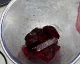 A picture of step 1 of Beetroot, blueberry and banana smoothie 🌿.