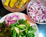 পেঁয়াজকলি ও বড়ি শিম দিয়ে ডেলা মাছ(dela mach recipe in Bengali) রেসিপির ধাপ 2 ছবি