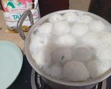 Foto langkah ke 5 dari resep Cilok Putih isi Telur.