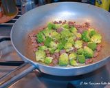 Foto del passaggio 6 della ricetta Tortelloni salsiccia e patate con ragu di broccolo romanesco e salsiccia