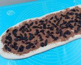 Foto langkah ke 3 dari resep Cinnamon raisin swirl bread.