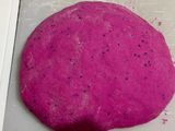 Red Dragon Fruit Bun - Banh Mi Thanh Long Nui
