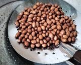 Foto langkah ke 1 dari resep Kacang Karamel Pedas.