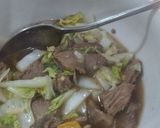 Foto langkah ke 7 dari resep Sawi putih oseng daging.