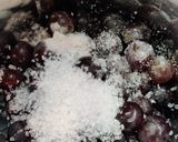 A picture of step 2 of Grapes Mojito.