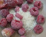 Foto langkah ke 4 dari resep Mixed Berries Egg Pudding.