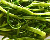 Hình bước làm 1 của món Mì xào rau muống tôm bò viên