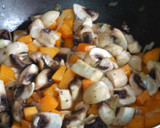 Foto del paso 1 de la receta: Arroz con calabaza y champiñones