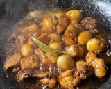 Foto langkah ke 3 dari resep Semur ayam telur puyuh simpel.