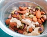 ப்ரோட்டின் நட்ஸ் மில்க் ஷேக் பவுடர் (protein nuts milk shake powder recipe in tamil) ரெசிபி ஸ்டேப் 2 புகைப்படம்