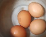Foto langkah ke 2 dari resep Telur Rebus dengan Sambalado uwok.